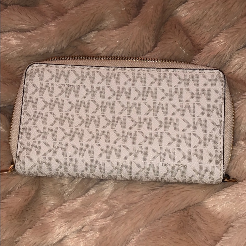 Michael Kors Wallet - Picture 3 of 3